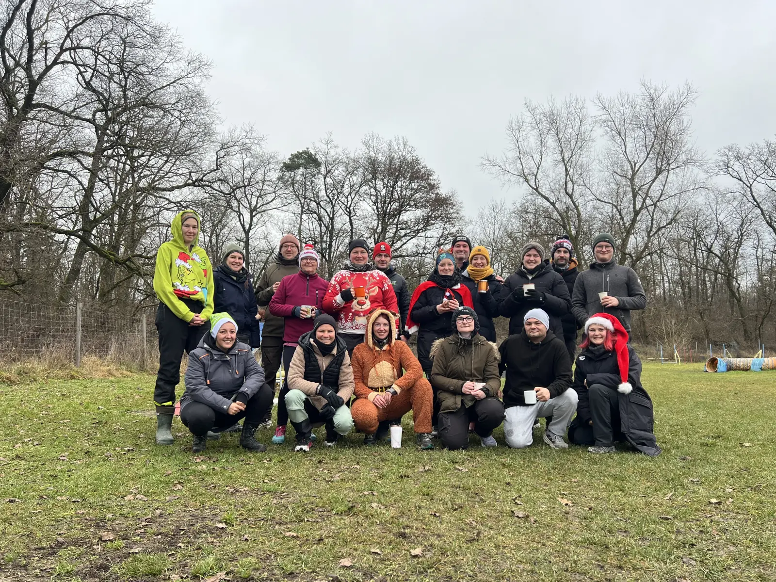 Canicross-Gruppe beim Weihnachtslauf in Linz – Verein Canicross Oberösterreich