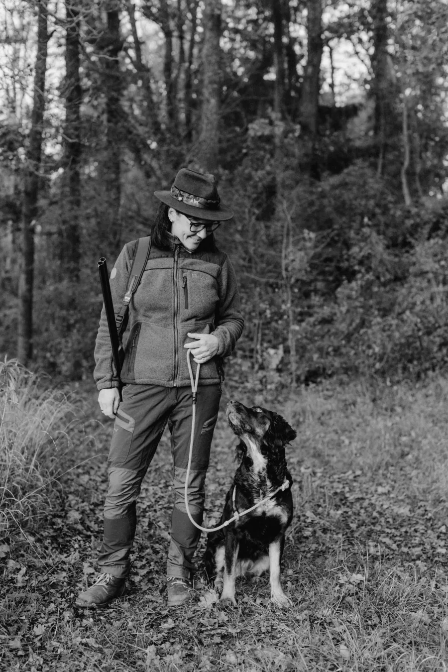 Silke Katzensteiner beim Jagdhundetraining im Wald &ndash; Dogrelation Enns, Ober&ouml;sterreich